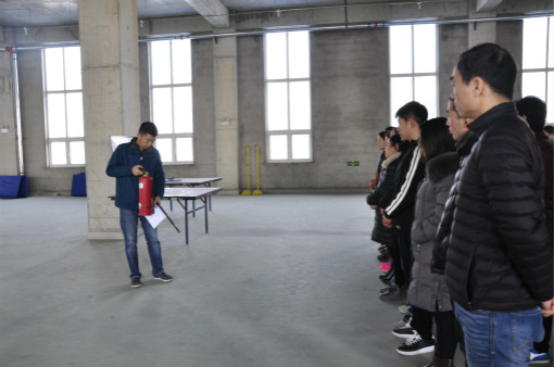 紙罐定制廠家開(kāi)展消防演練3